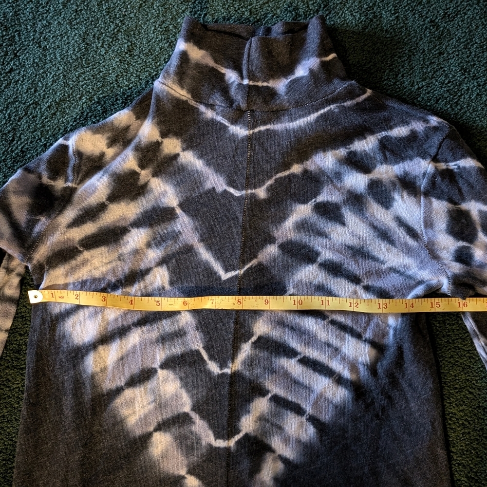 Black White Skeleton Tie-dye Turtle neck Top M - Picture 3 of 9